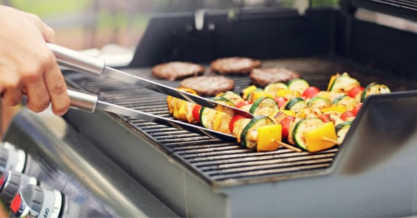 אמנות הברביקיו עם BBQ: הדרך המושלמת לארח